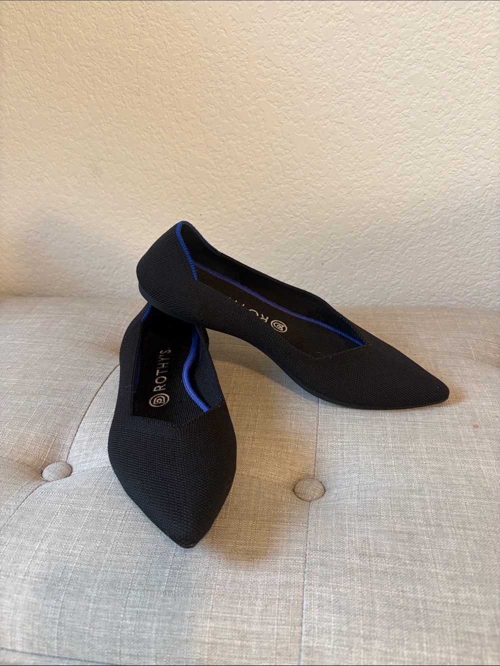 Rothy's Black Pointed Knit Flats with Blue Trim 9.5